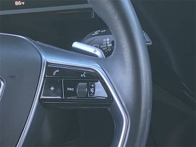 Thumbnail: 2022 Audi e-tron - 21