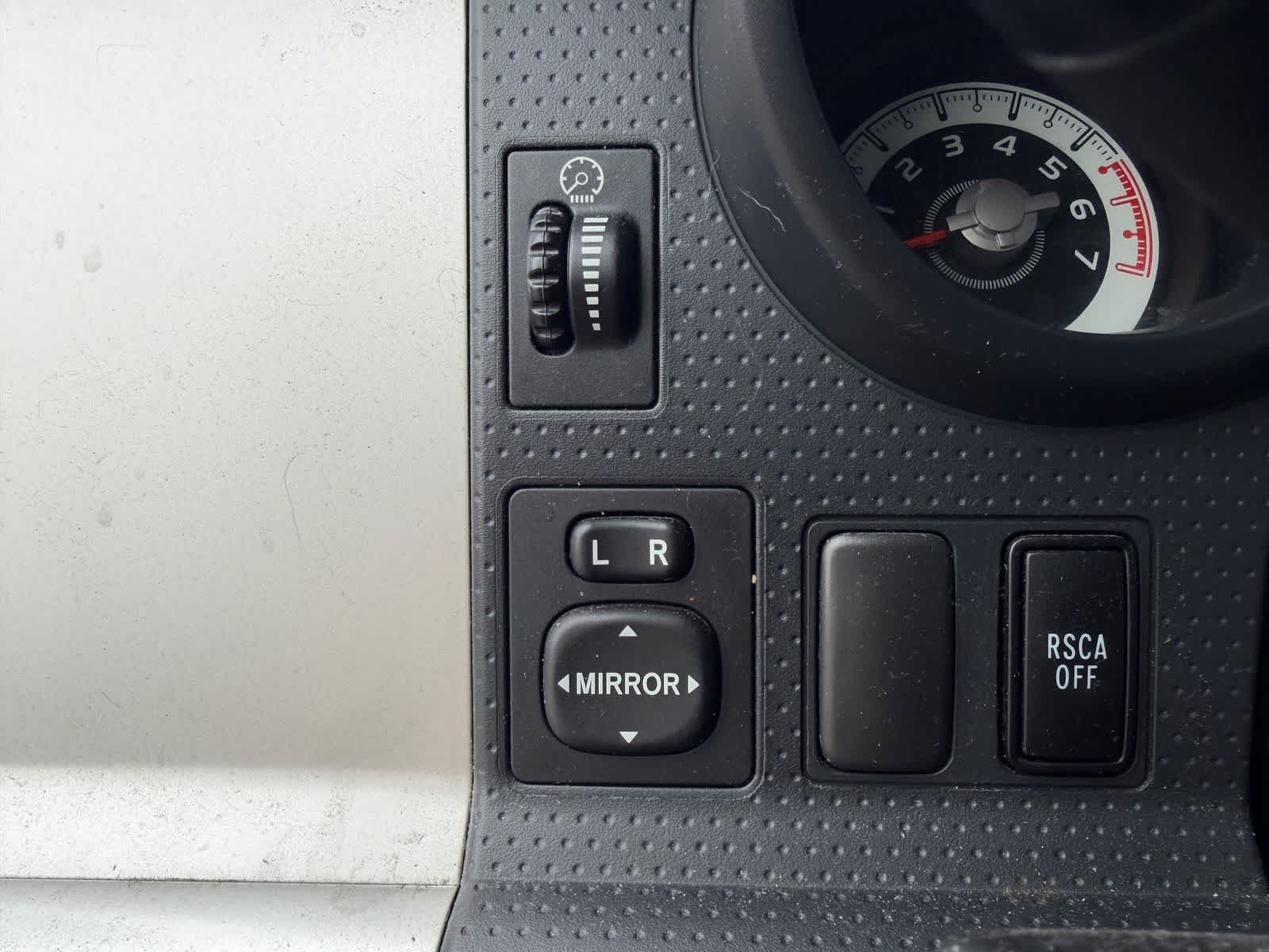 Thumbnail: 2014 Toyota FJ Cruiser - 11