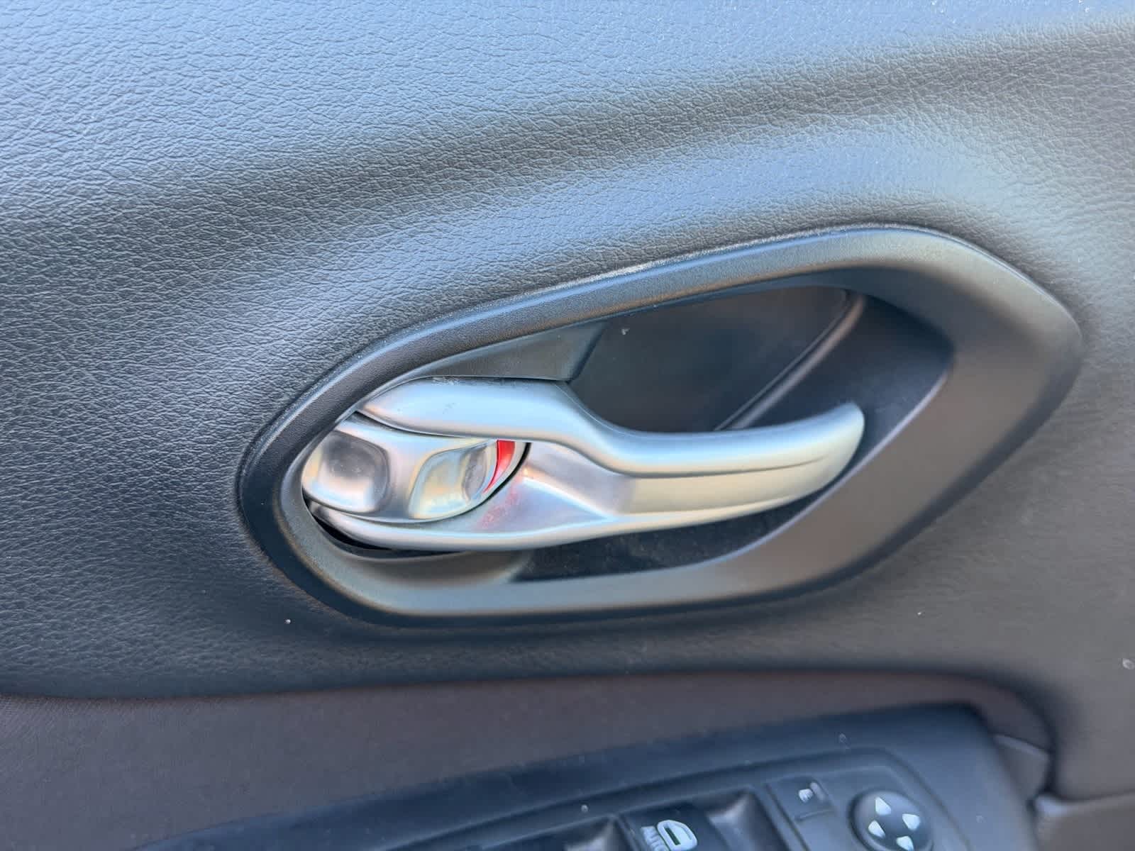 Thumbnail: 2015 Jeep Cherokee - 15