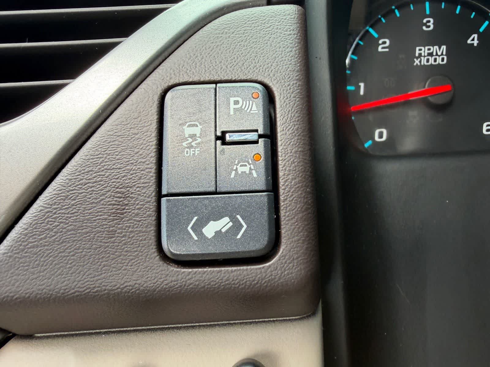 Thumbnail: 2016 Chevrolet Tahoe - 18