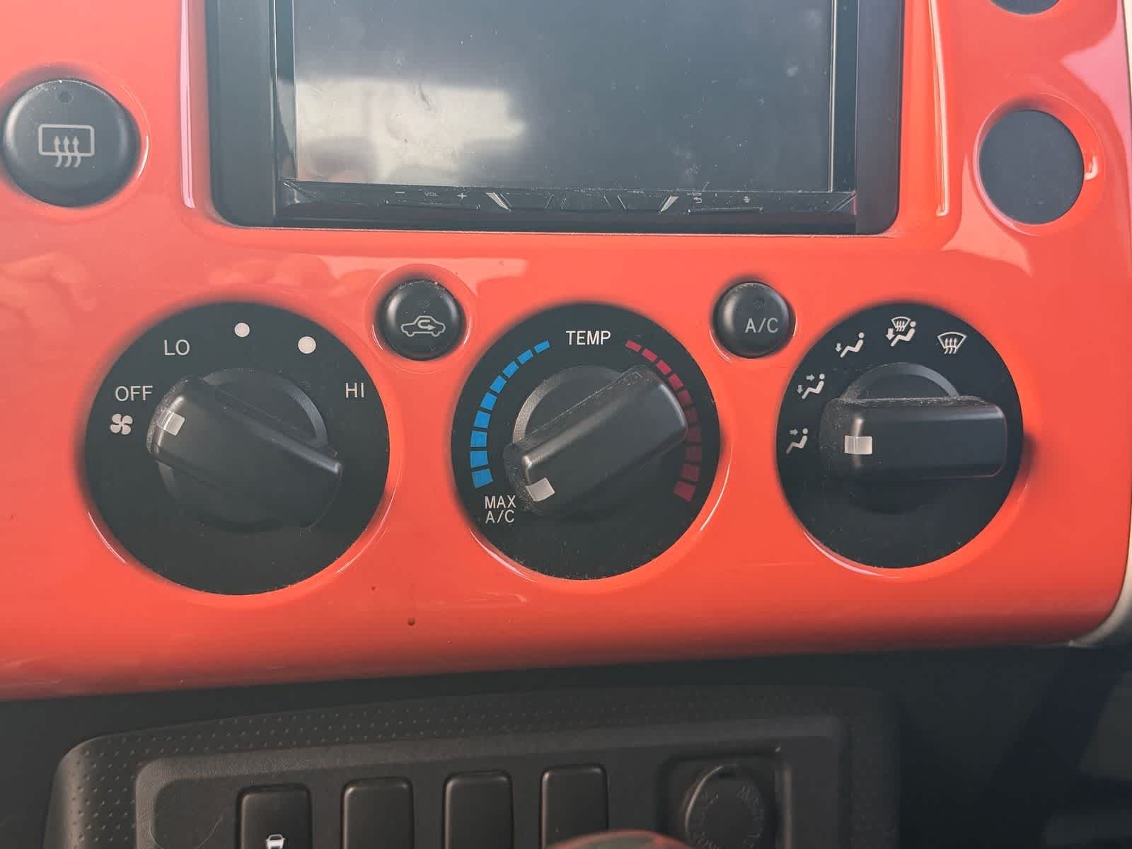 Thumbnail: 2014 Toyota FJ Cruiser - 17