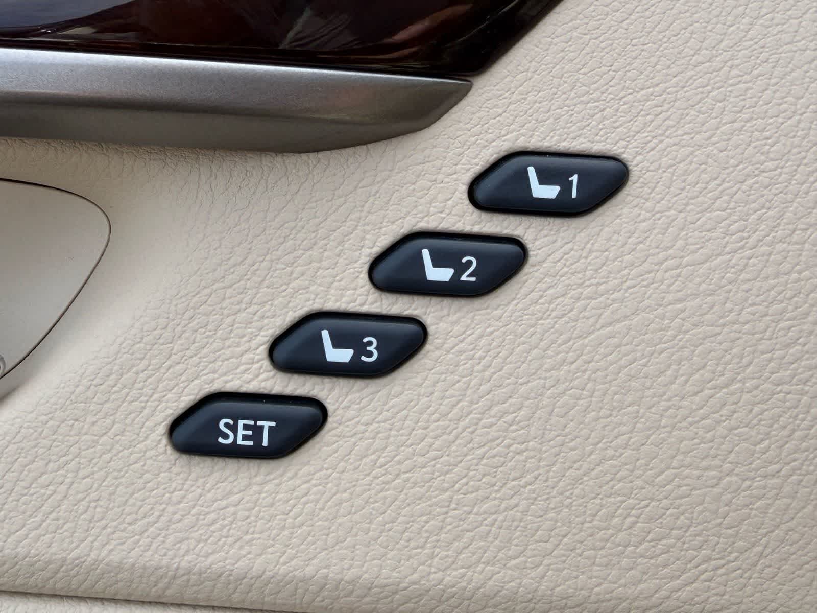 Thumbnail: 2013 Lexus ES - 17