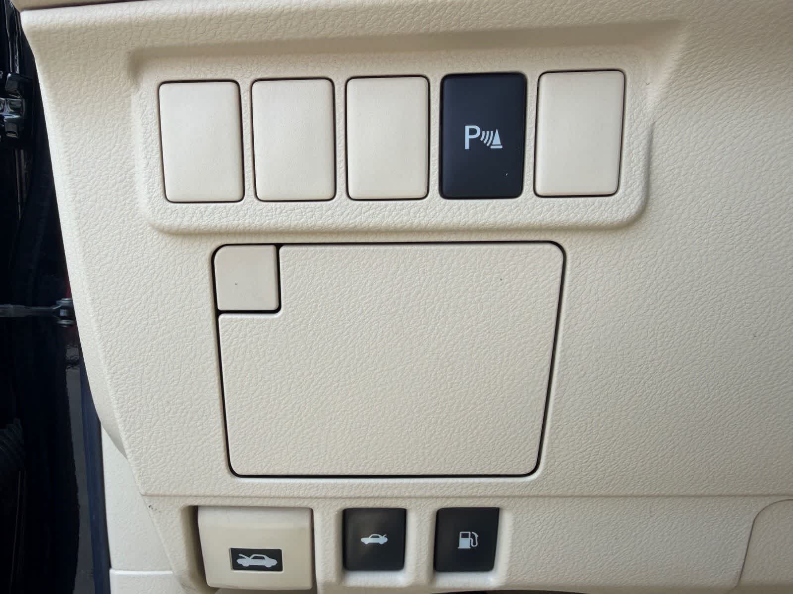 Thumbnail: 2013 Lexus ES - 20
