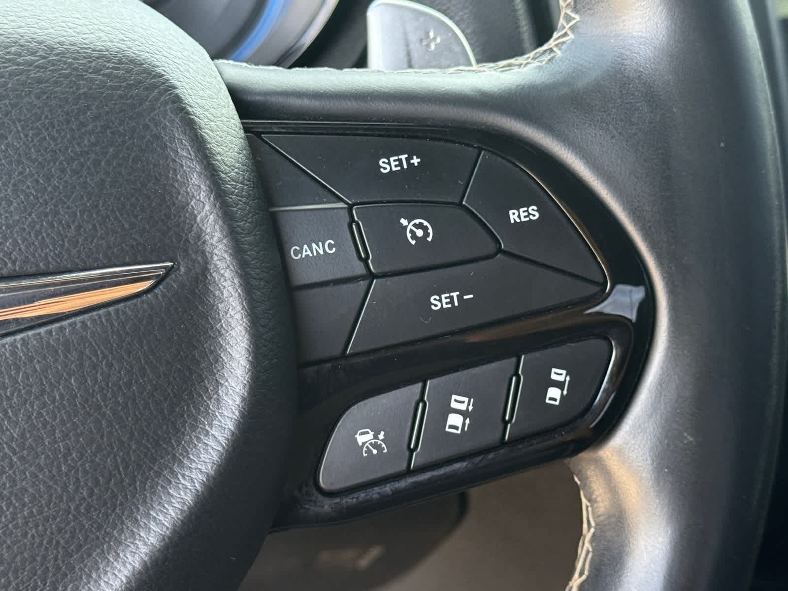 Thumbnail: 2018 Chrysler 300 - 15