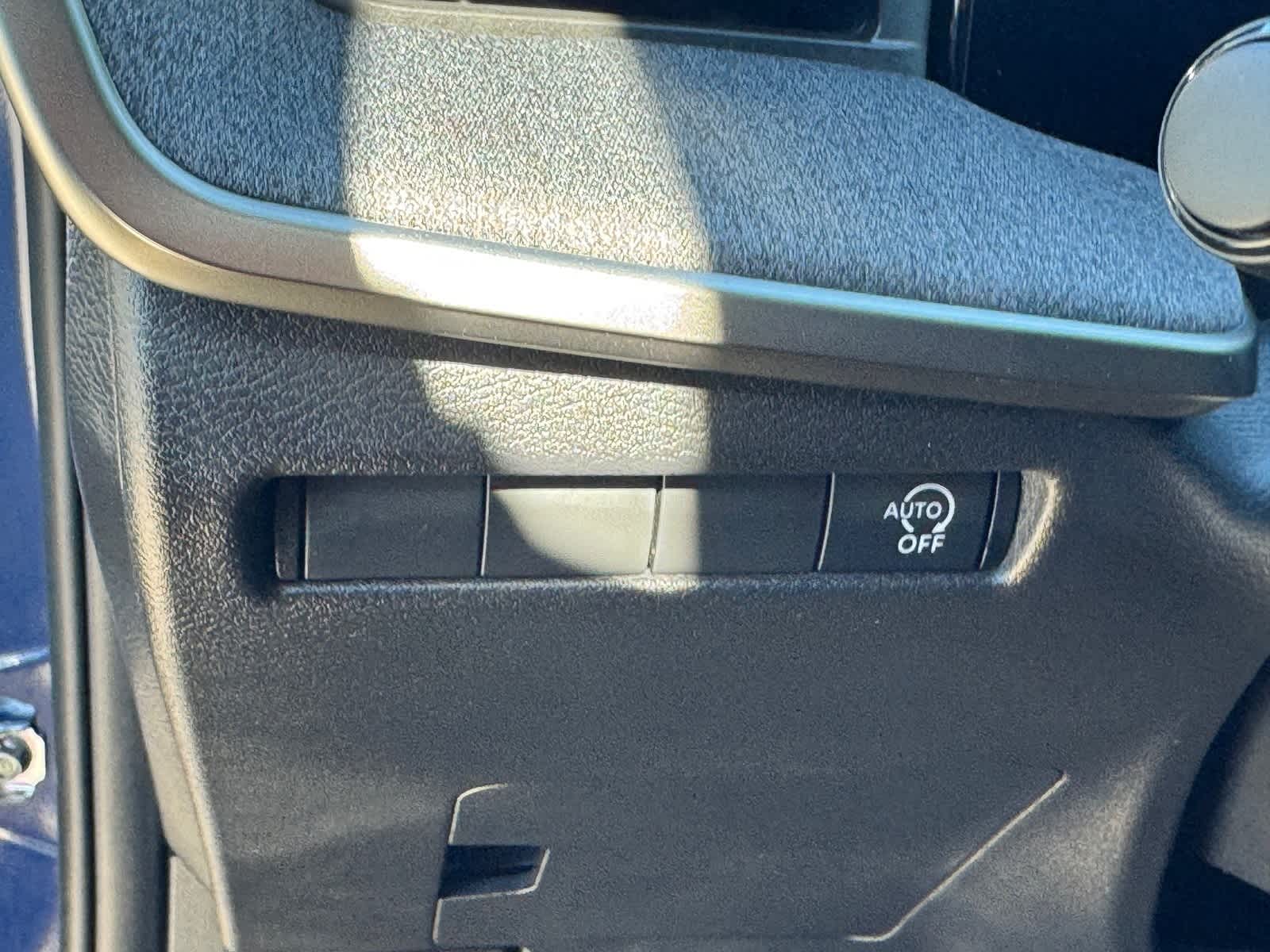 Thumbnail: 2026 Nissan Kicks - 17