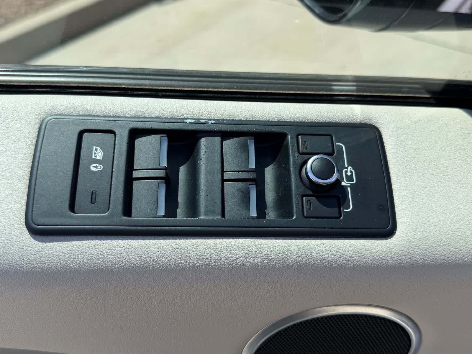 Thumbnail: 2017 Land Rover Range Rover Sport - 14