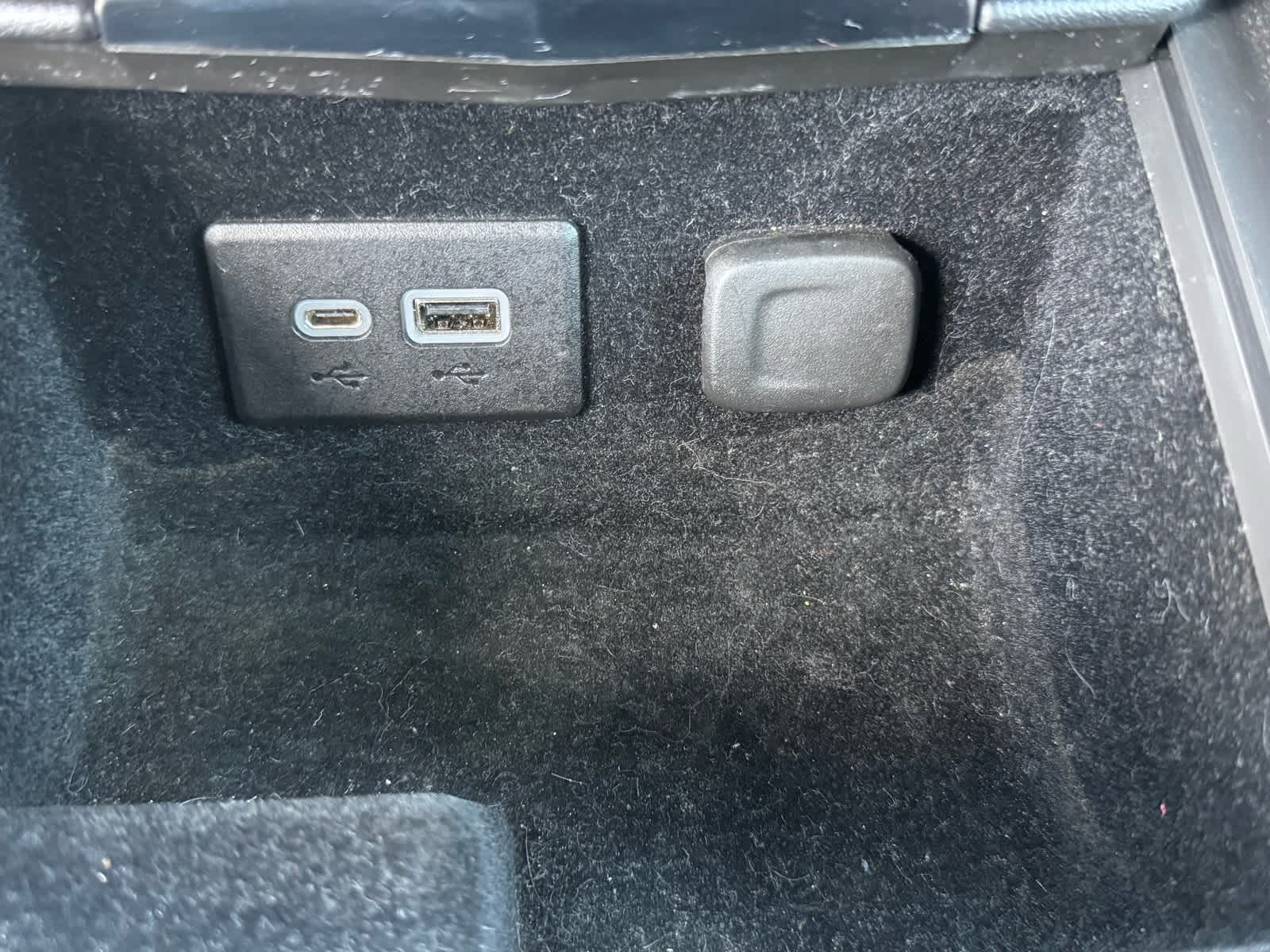 Thumbnail: 2022 Cadillac XT4 - 26