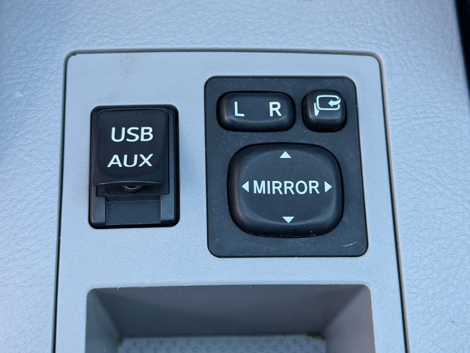 Thumbnail: 2014 Toyota RAV4 - 25