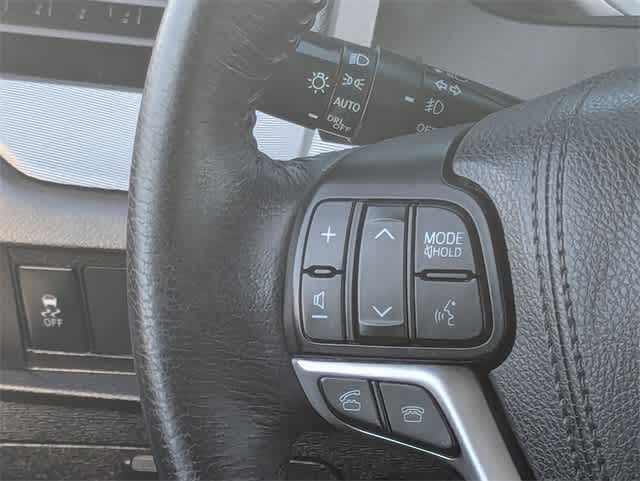 Thumbnail: 2017 Toyota Sienna - 19