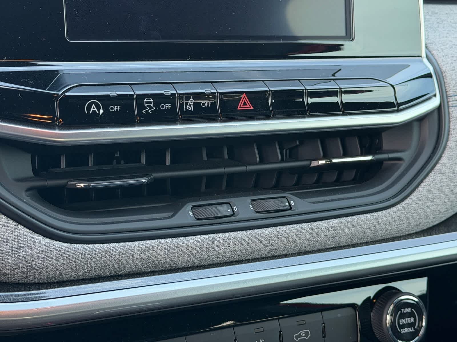 Thumbnail: 2025 Jeep Compass - 27