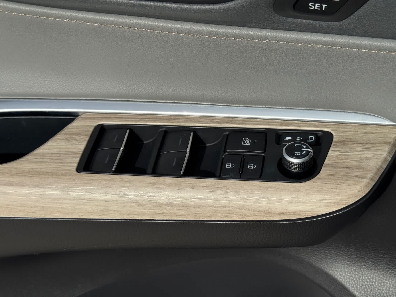 Thumbnail: 2023 Toyota Venza - 17