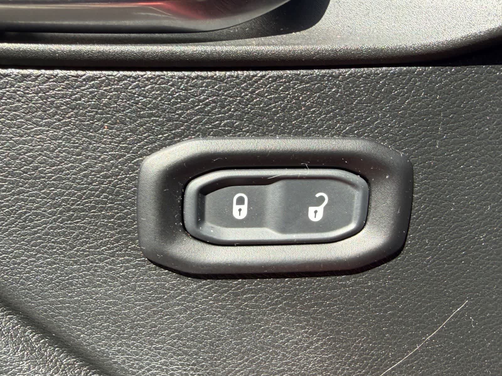 Thumbnail: 2021 Jeep Wrangler - 6
