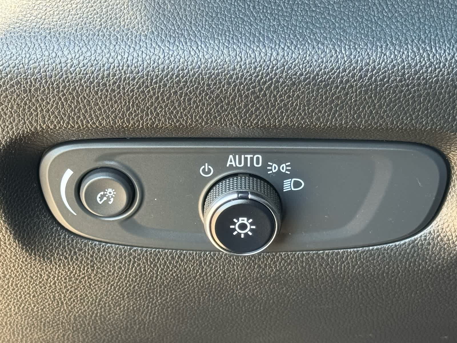 Thumbnail: 2023 Chevrolet Traverse - 21