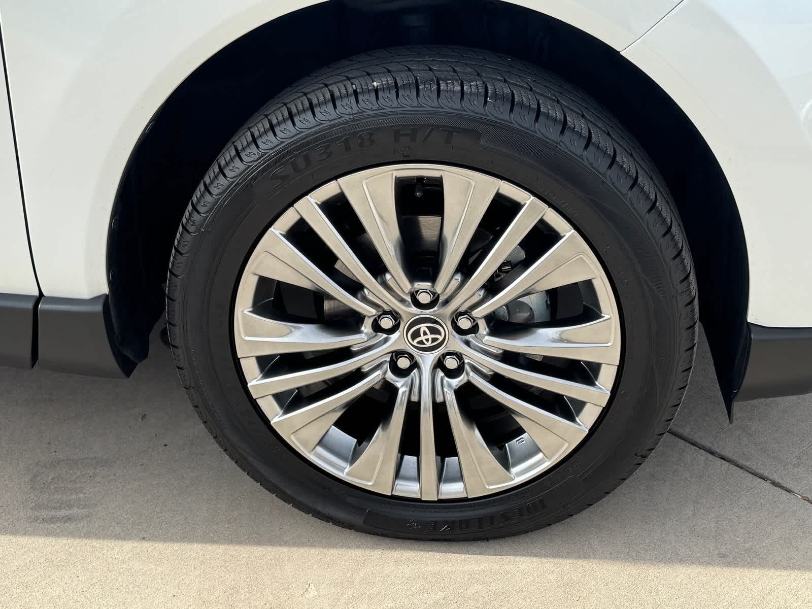 Thumbnail: 2023 Toyota Venza - 10