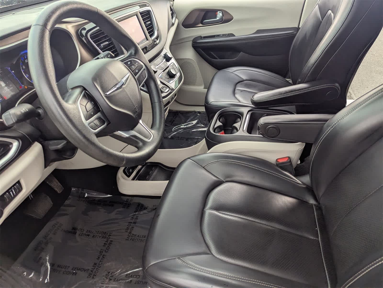 Thumbnail: 2021 Chrysler Voyager - 23