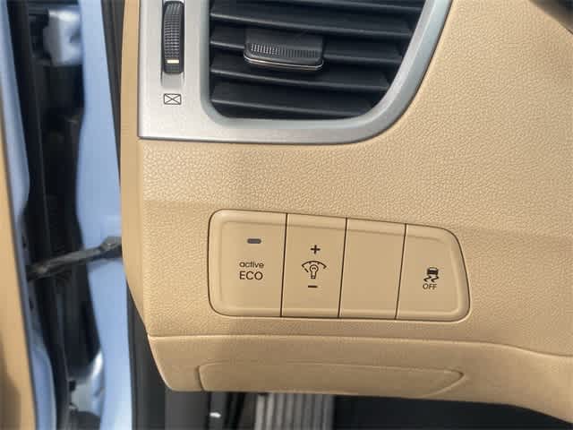 Thumbnail: 2012 Hyundai Elantra - 32