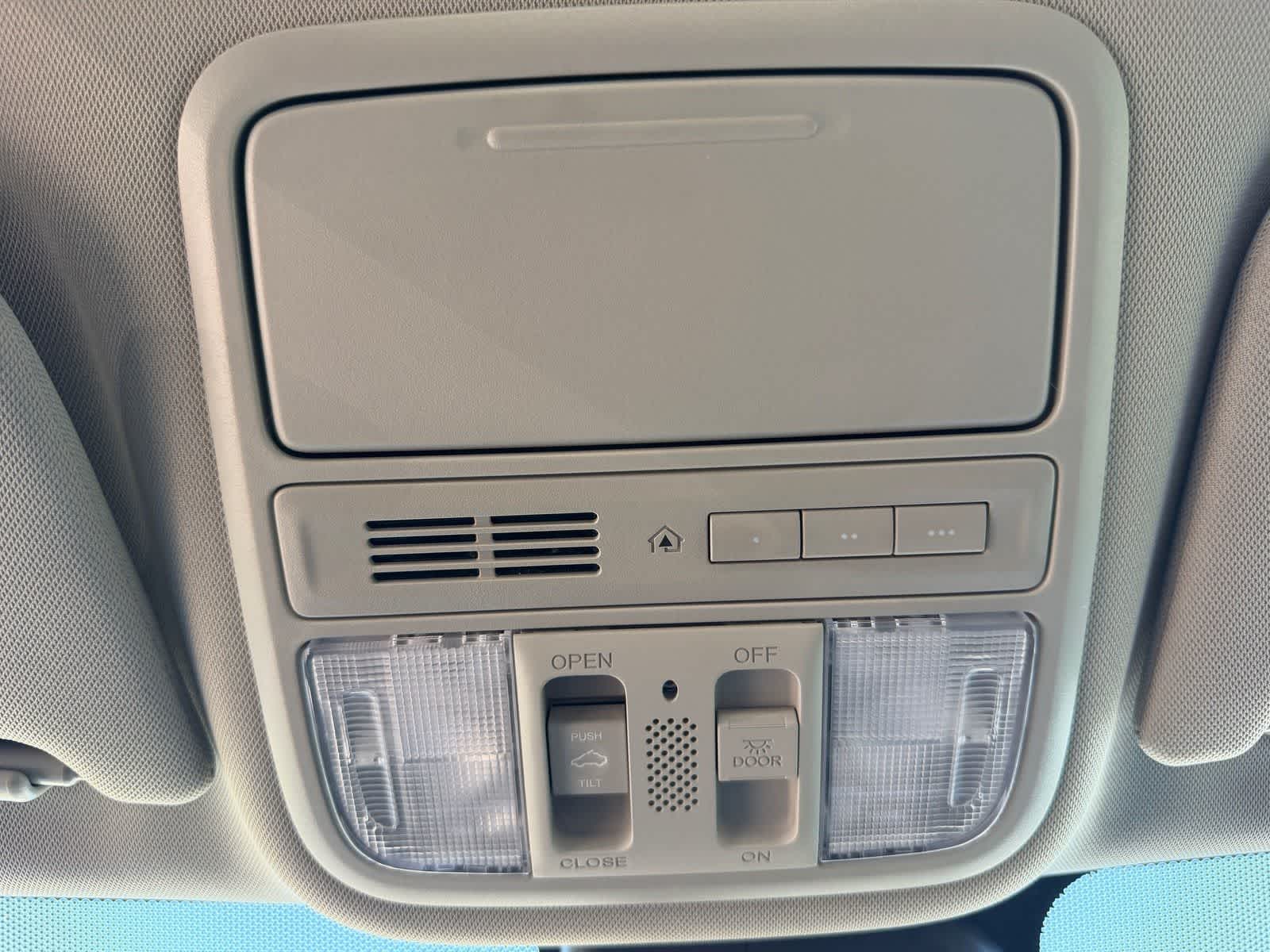 Thumbnail: 2014 Honda Odyssey - 28