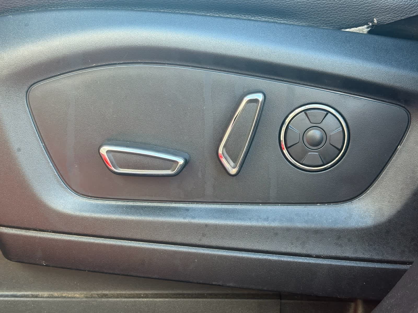 Thumbnail: 2020 Ford Explorer - 14