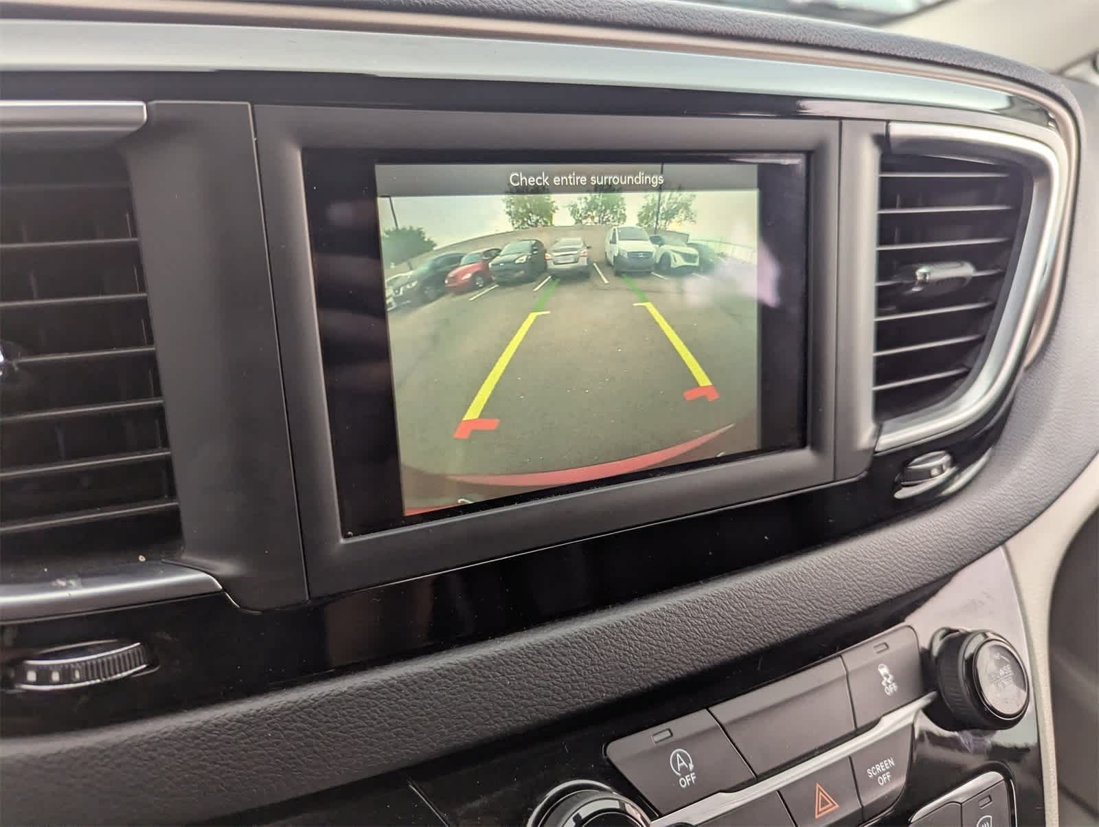 Thumbnail: 2021 Chrysler Voyager - 27