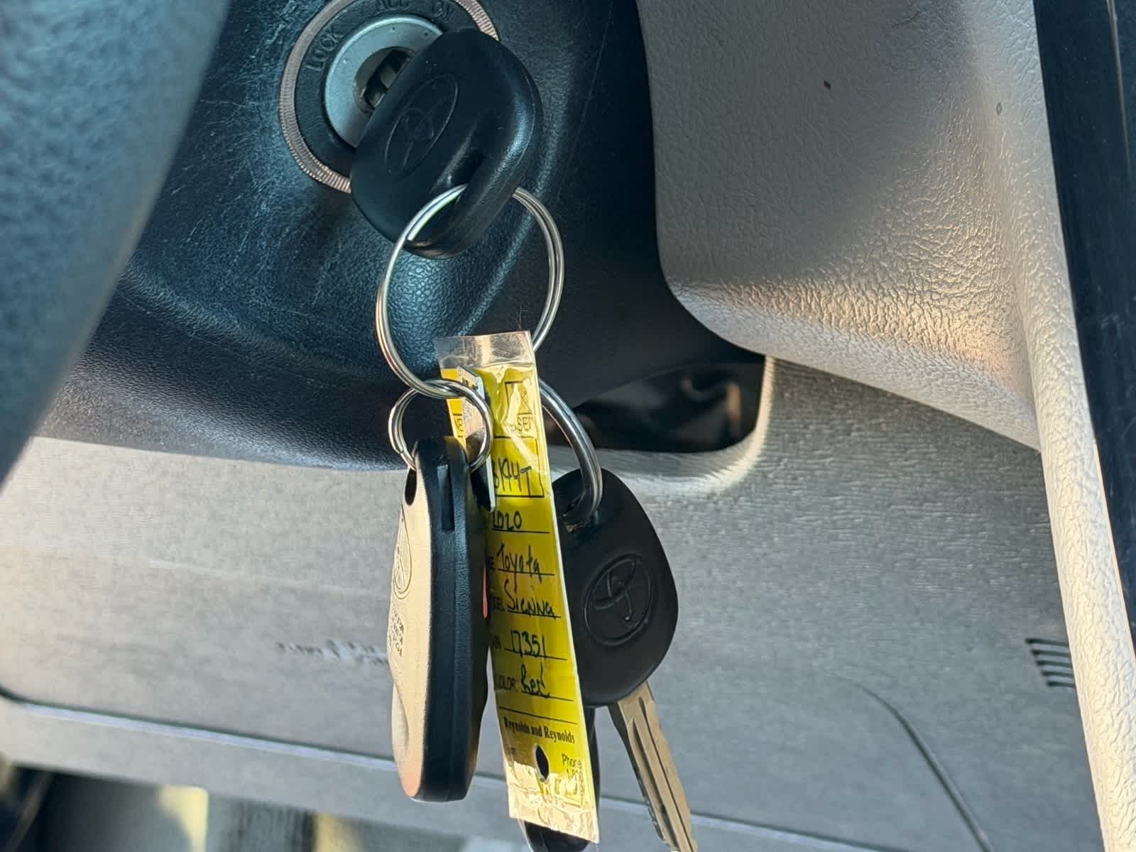 Thumbnail: 2020 Toyota Sienna - 27