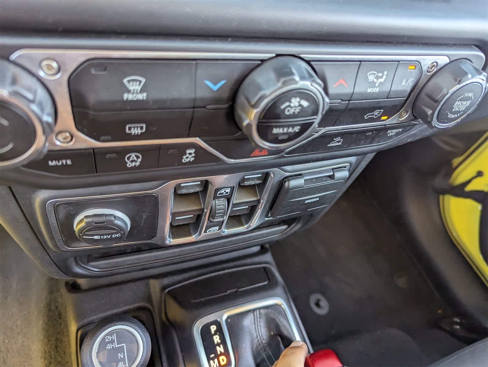 Thumbnail: 2023 Jeep Wrangler - 29