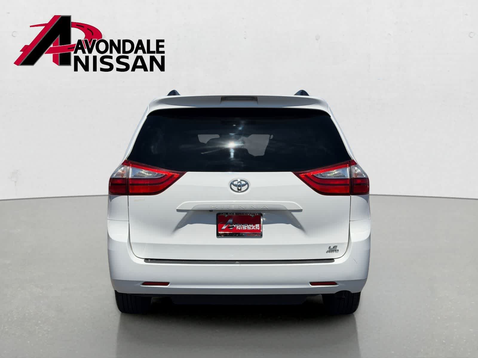 Thumbnail: 2017 Toyota Sienna - 5