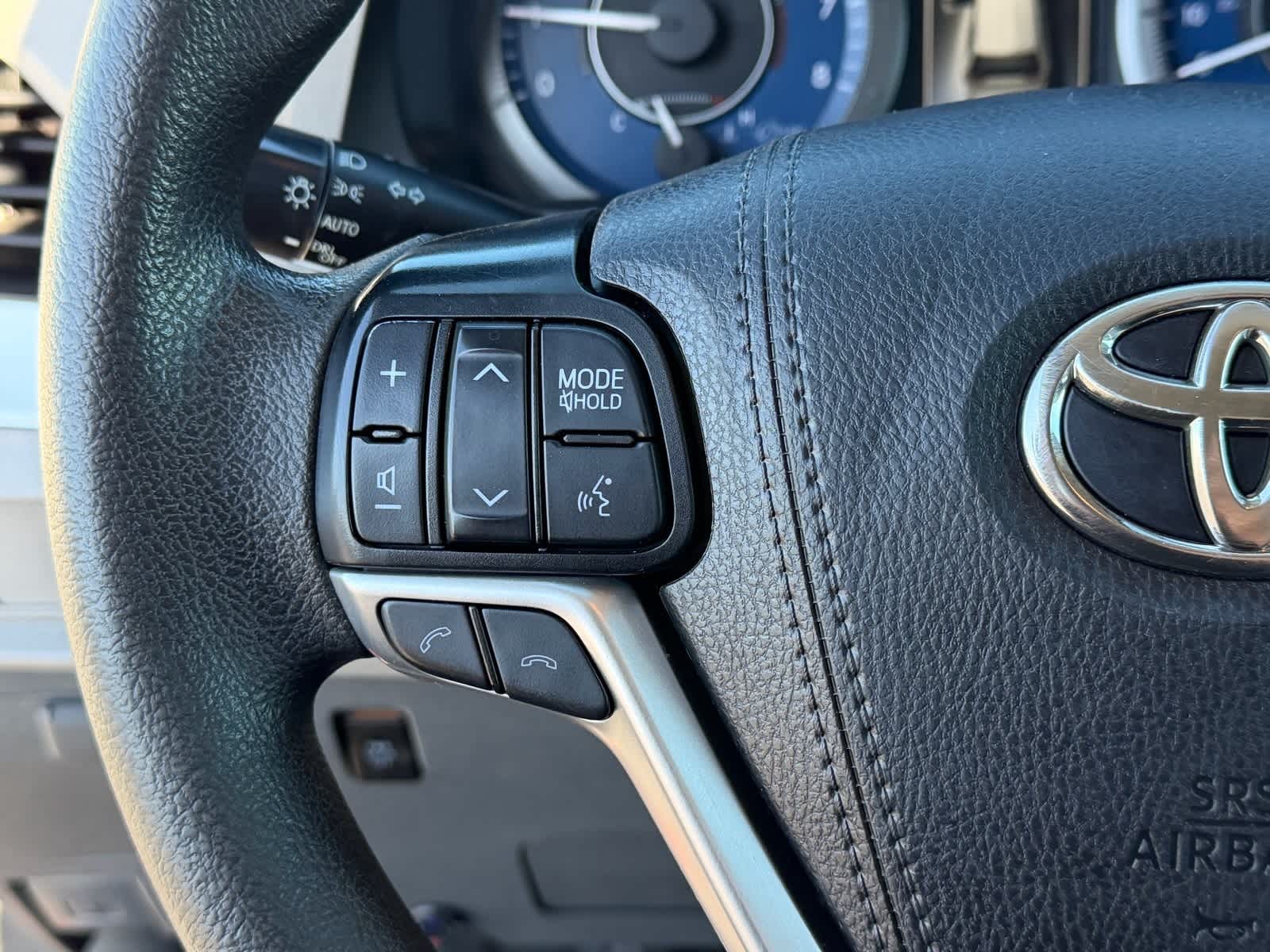 Thumbnail: 2020 Toyota Sienna - 29