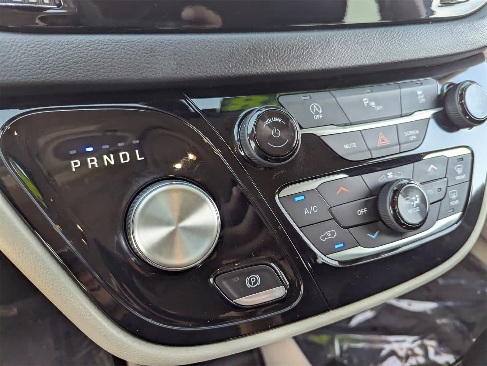 Thumbnail: 2020 Chrysler Pacifica - 28