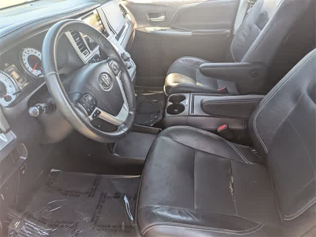 Thumbnail: 2017 Toyota Sienna - 21