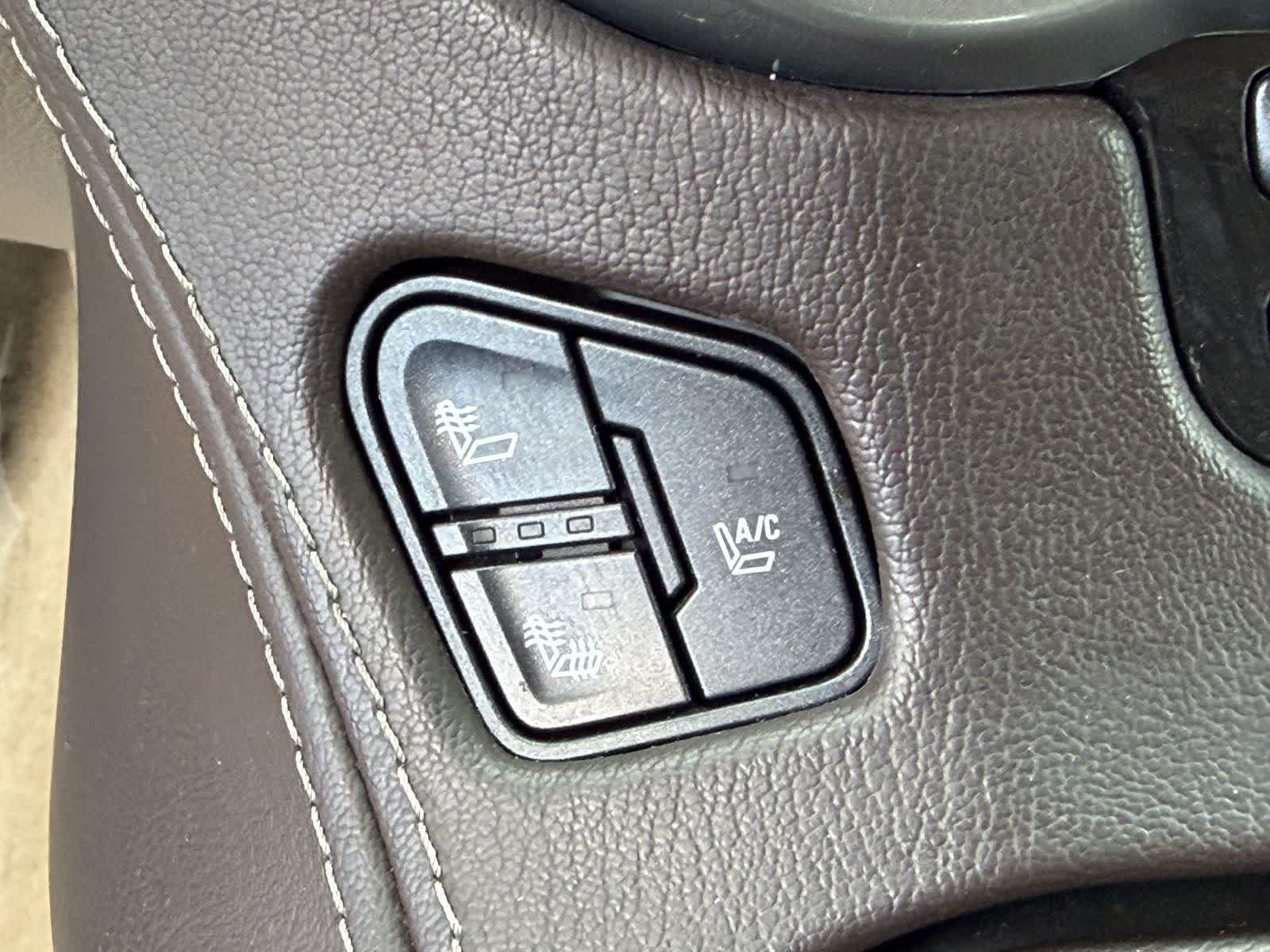 Thumbnail: 2016 Chevrolet Tahoe - 29