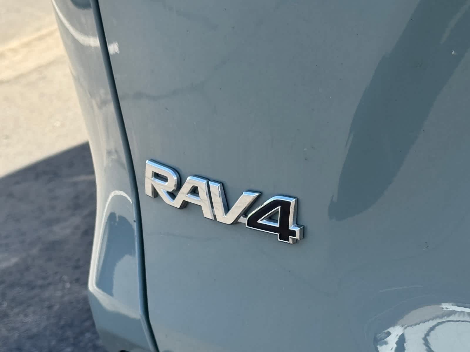 Thumbnail: 2020 Toyota RAV4 - 9