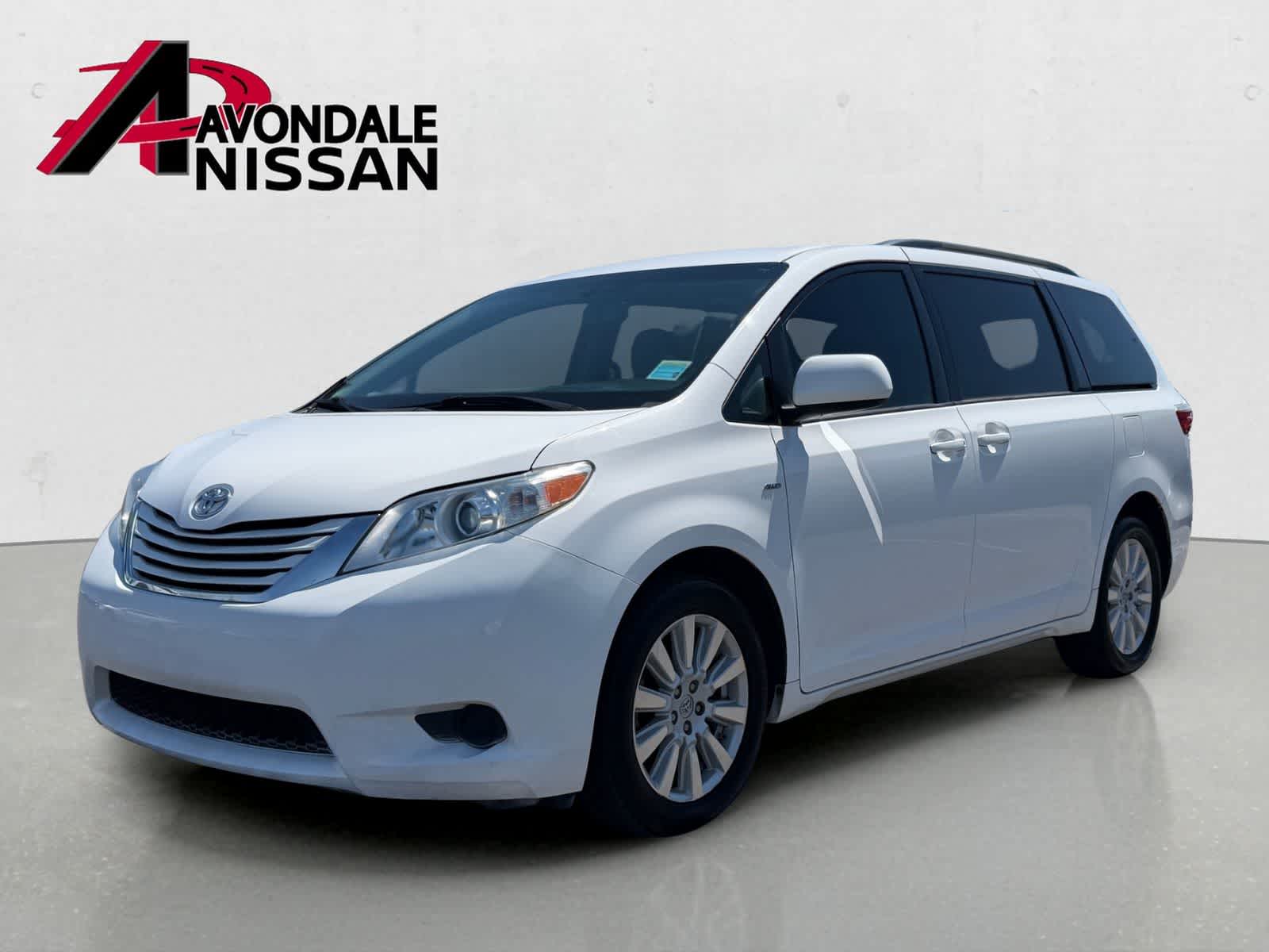 Thumbnail: 2017 Toyota Sienna - 2