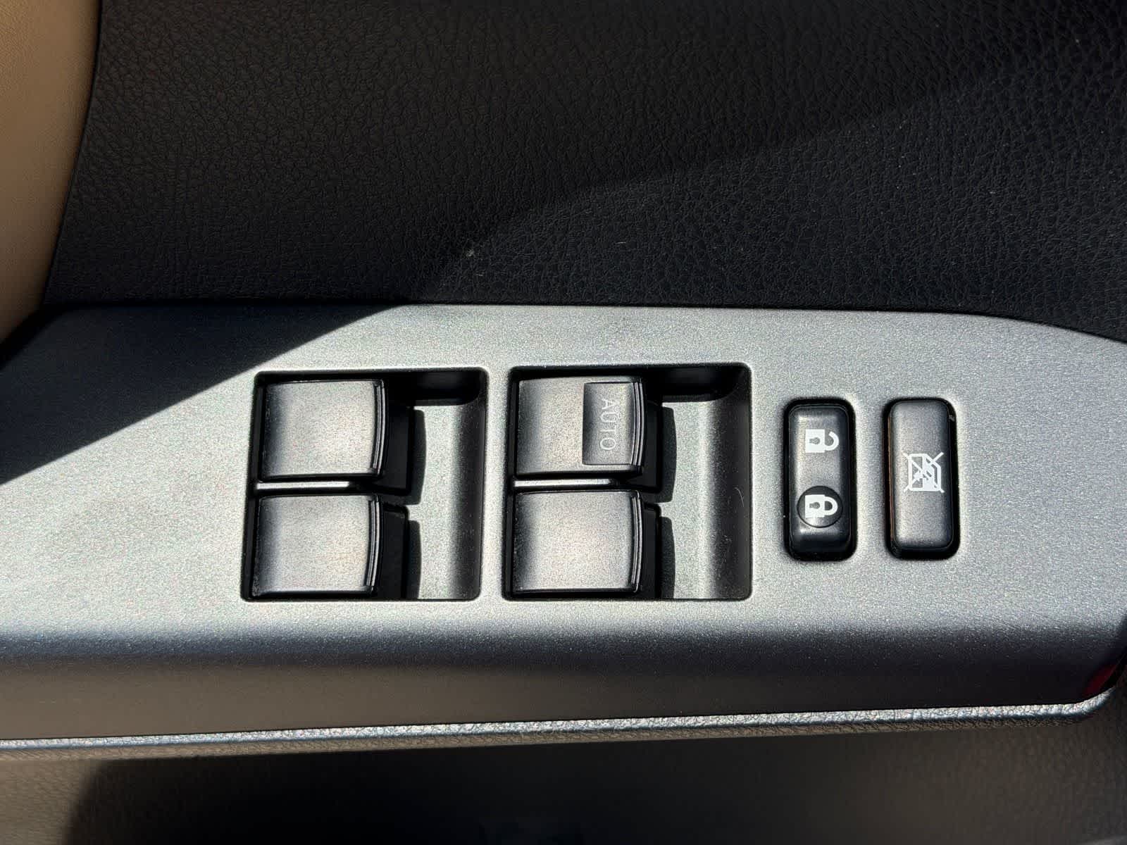 Thumbnail: 2016 Toyota RAV4 - 12