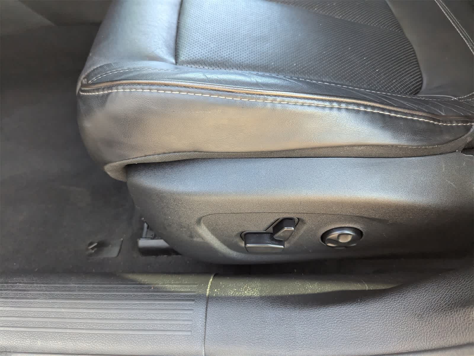 Thumbnail: 2015 Chrysler 200 - 23