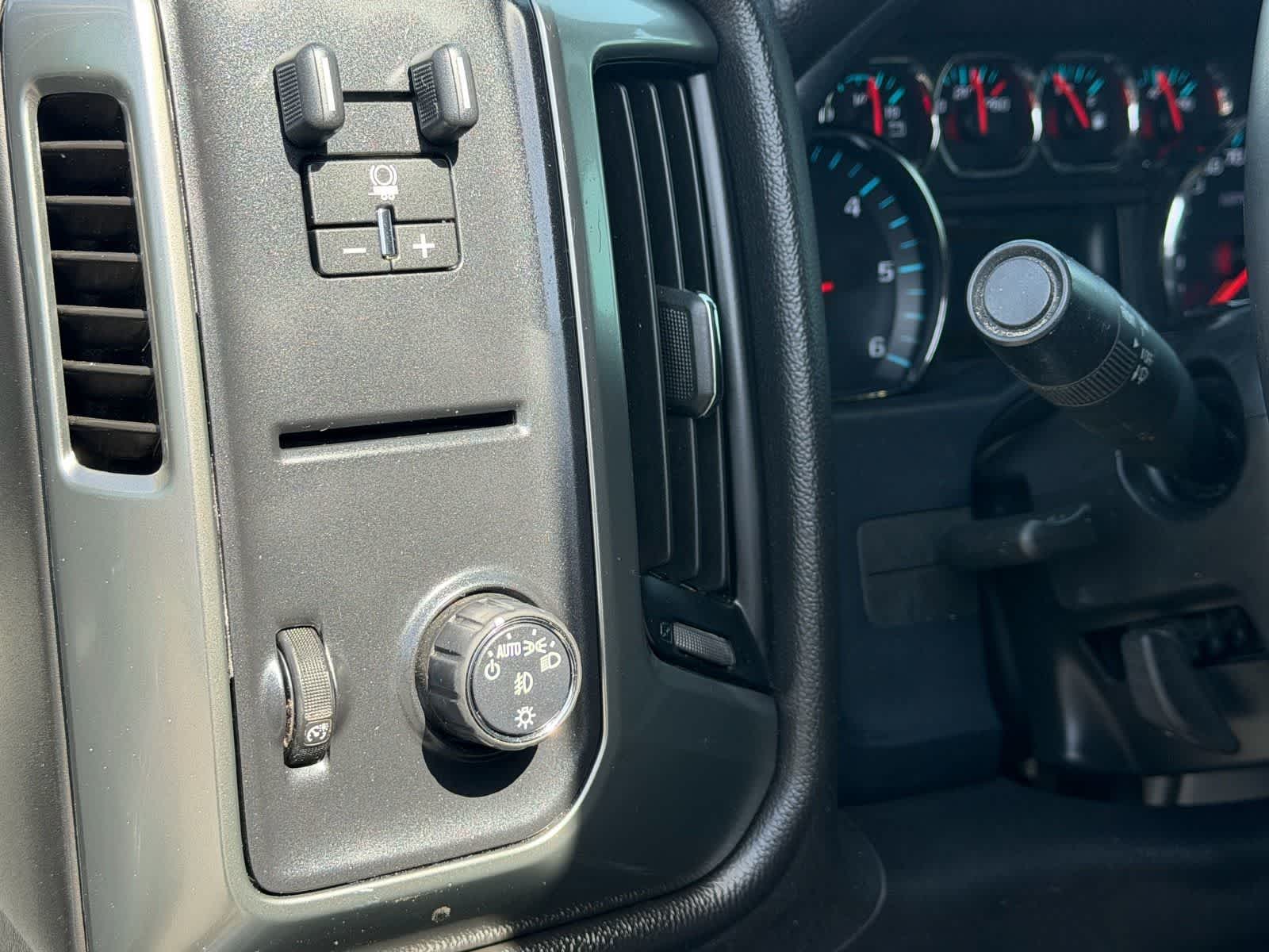 Thumbnail: 2019 Chevrolet Silverado 1500 - 17