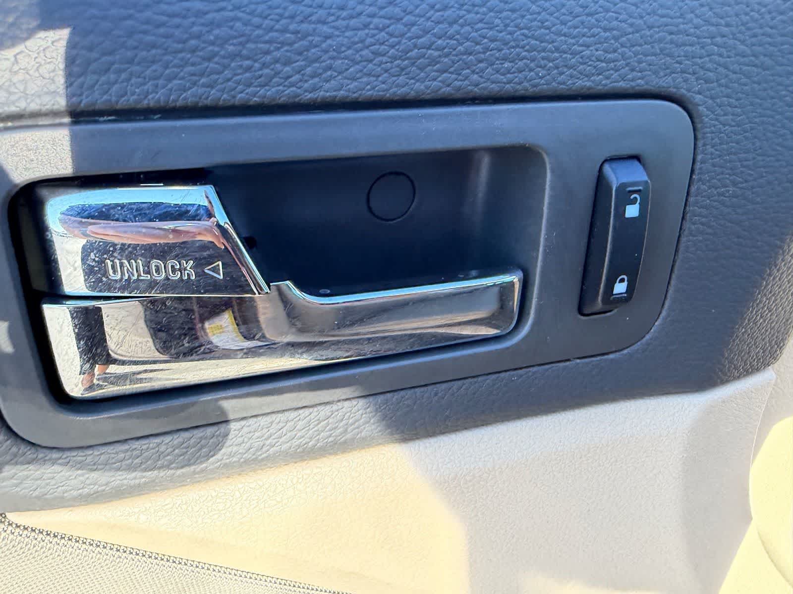 Thumbnail: 2011 Ford Fusion - 23