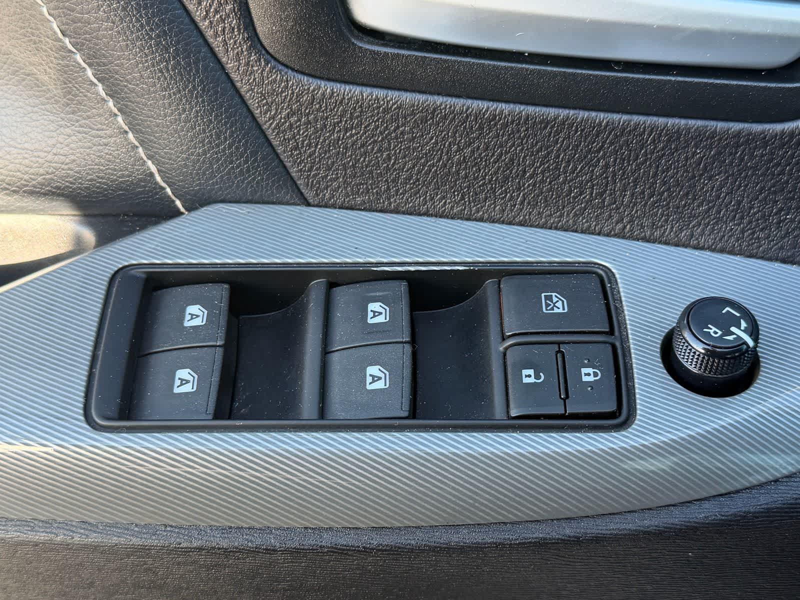 Thumbnail: 2015 Toyota Sienna - 15