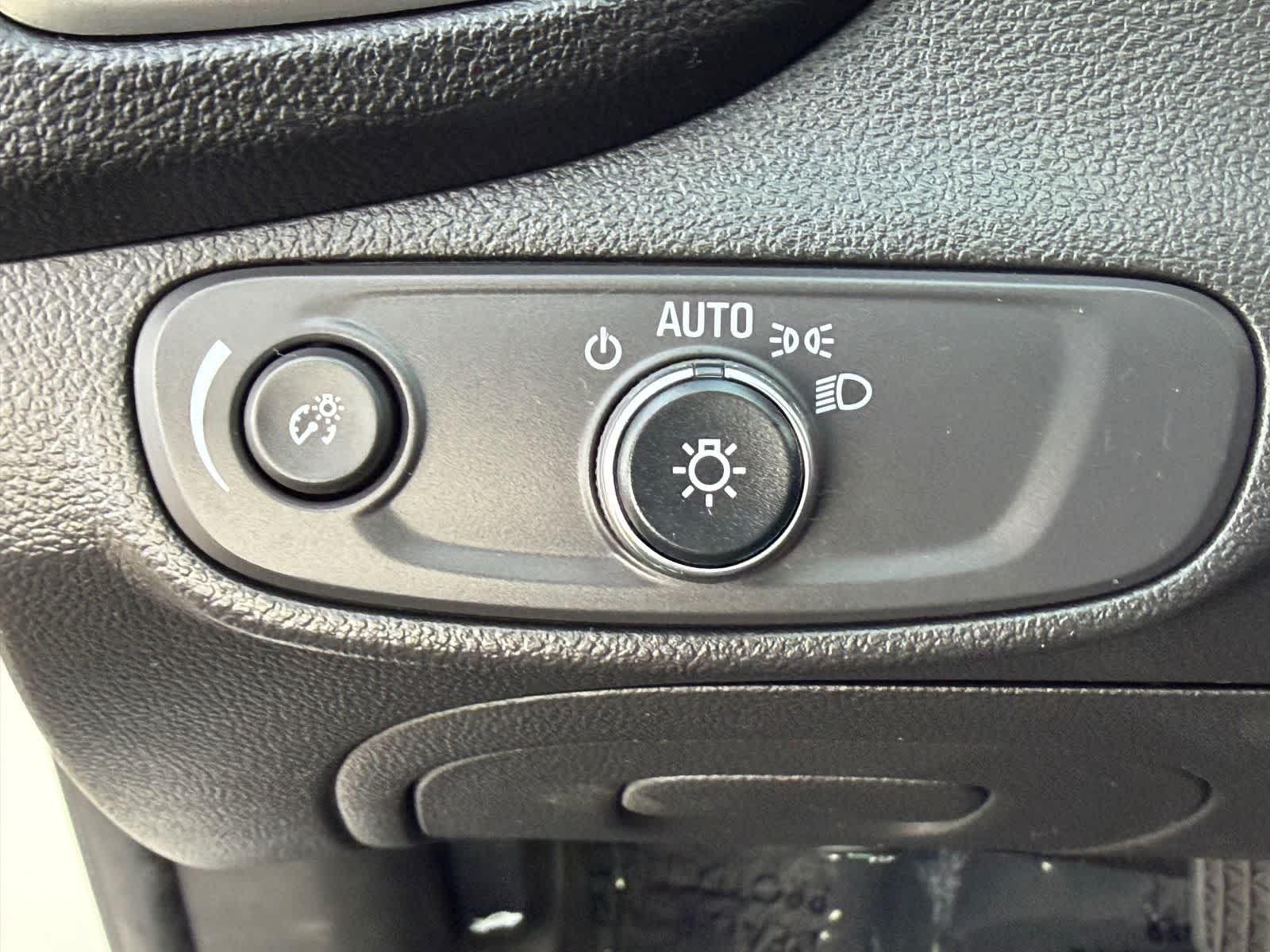 Thumbnail: 2021 Chevrolet Trax - 15