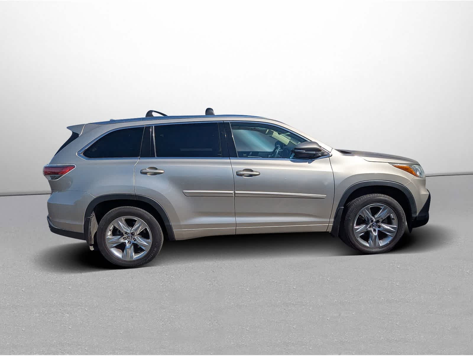 Thumbnail: 2016 Toyota Highlander - 5