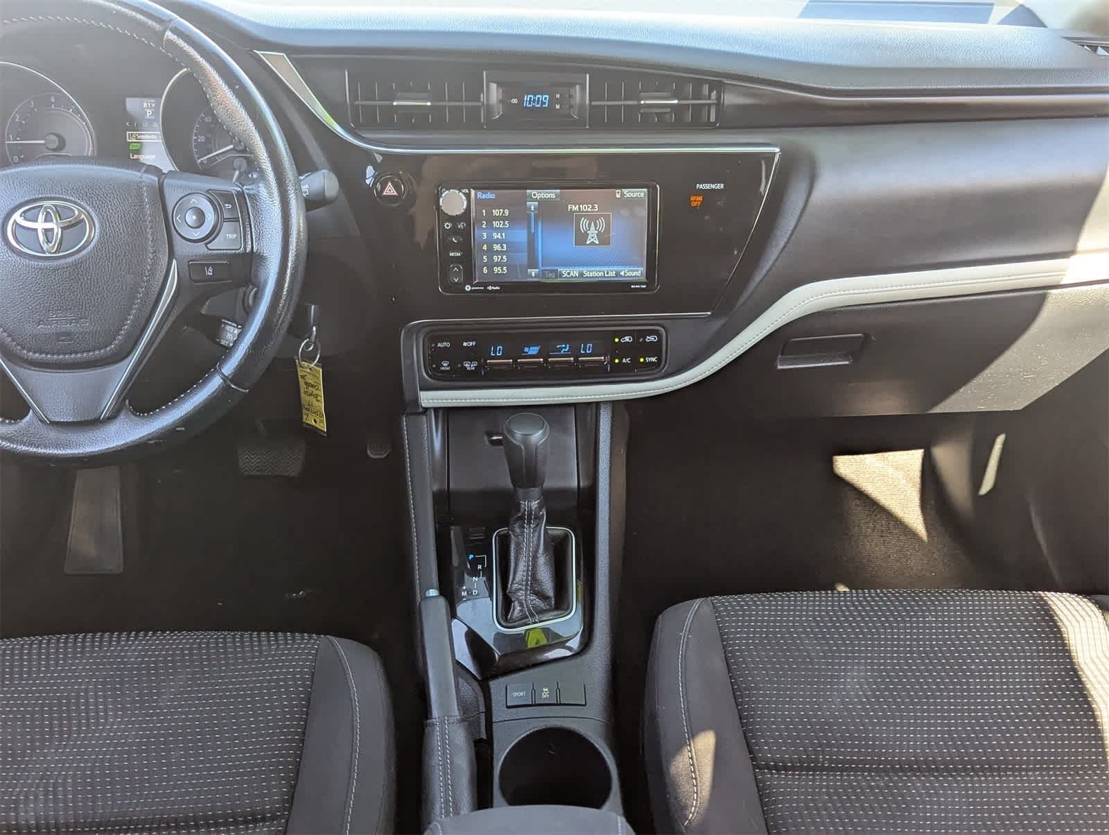 Thumbnail: 2017 Toyota Corolla iM - 18