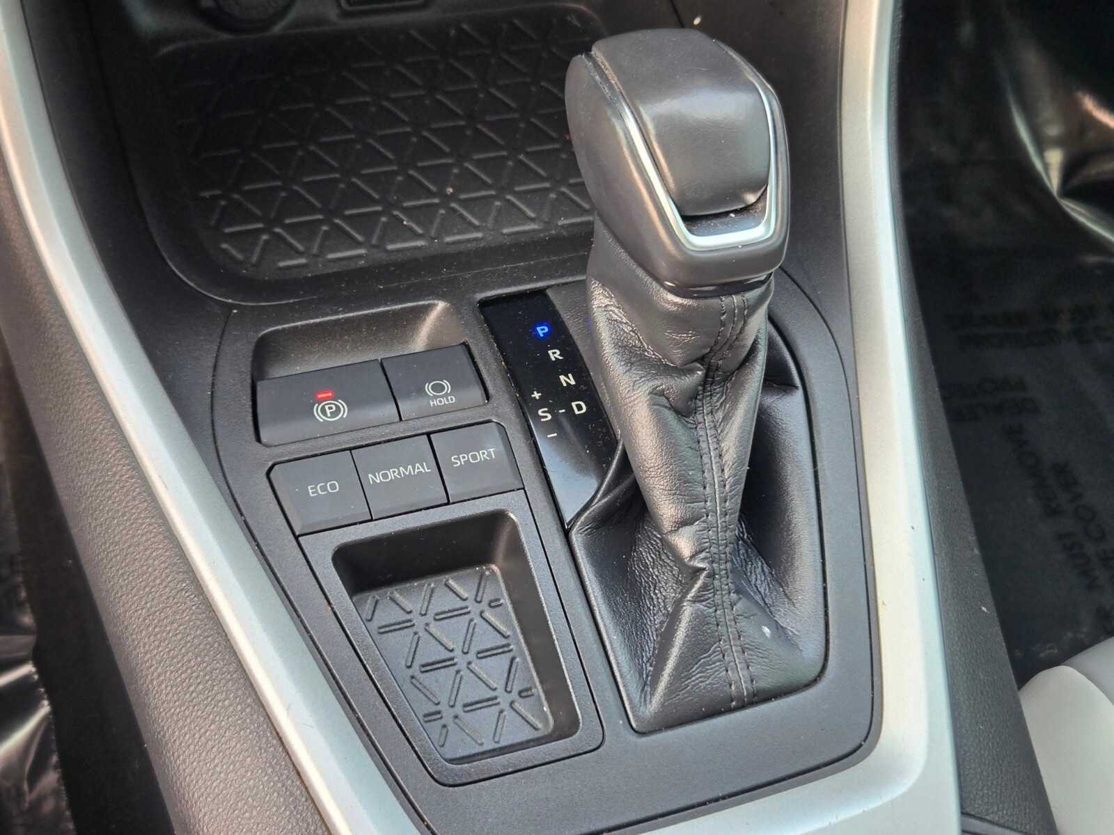 Thumbnail: 2020 Toyota RAV4 - 29