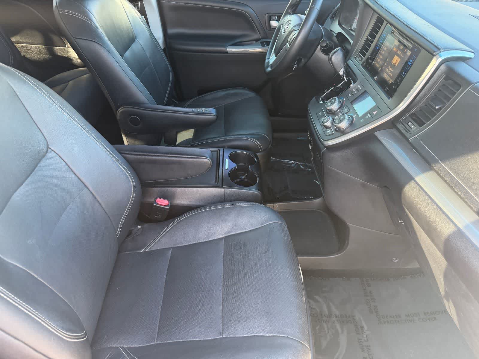 Thumbnail: 2015 Toyota Sienna - 12