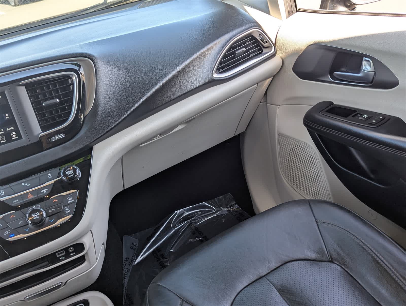 Thumbnail: 2020 Chrysler Pacifica - 18