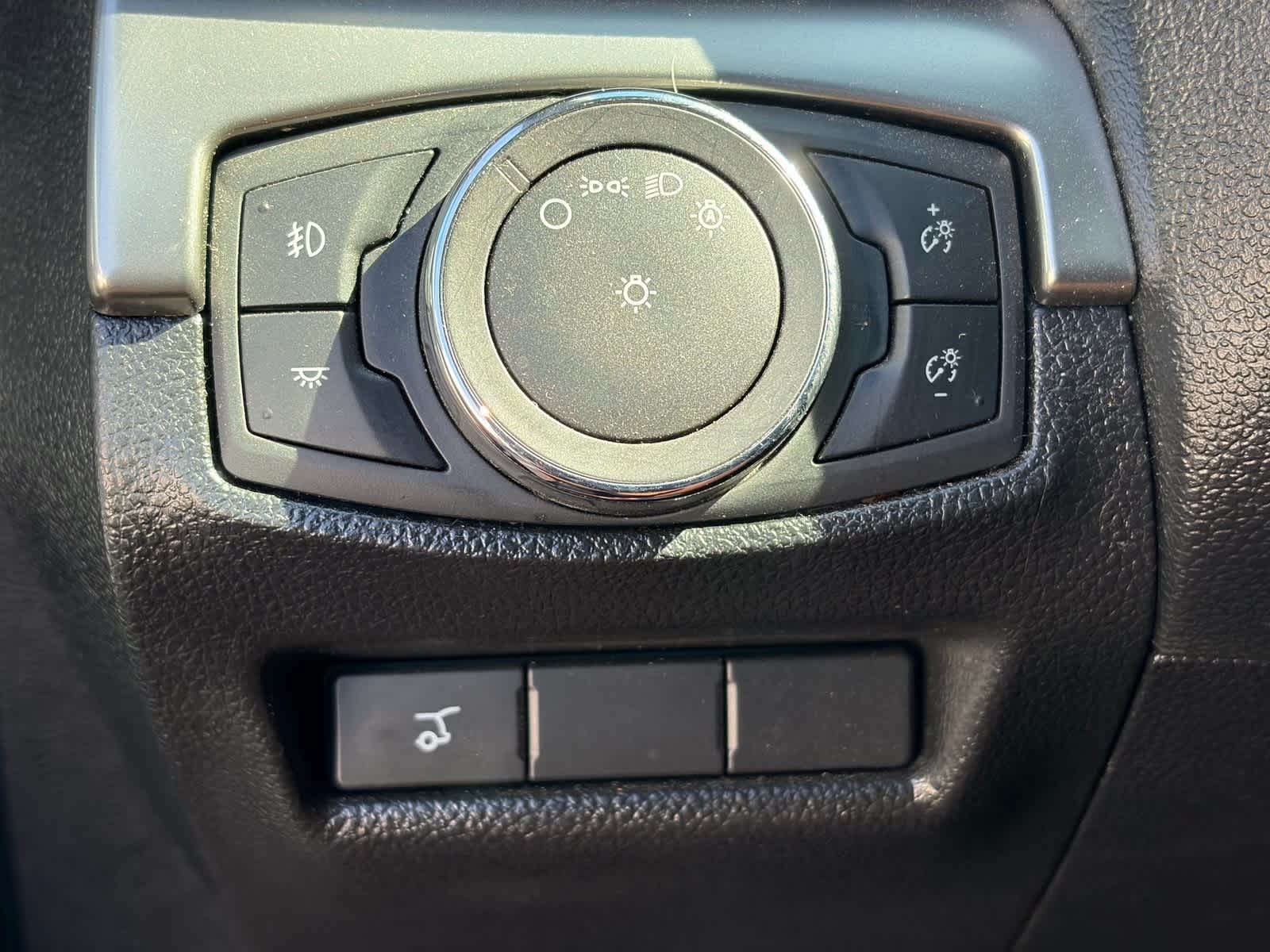 Thumbnail: 2019 Ford Explorer - 11