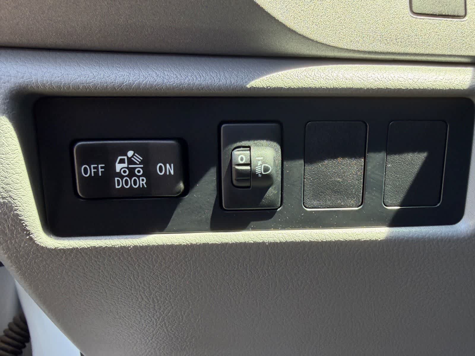 Thumbnail: 2013 Toyota Tundra - 17