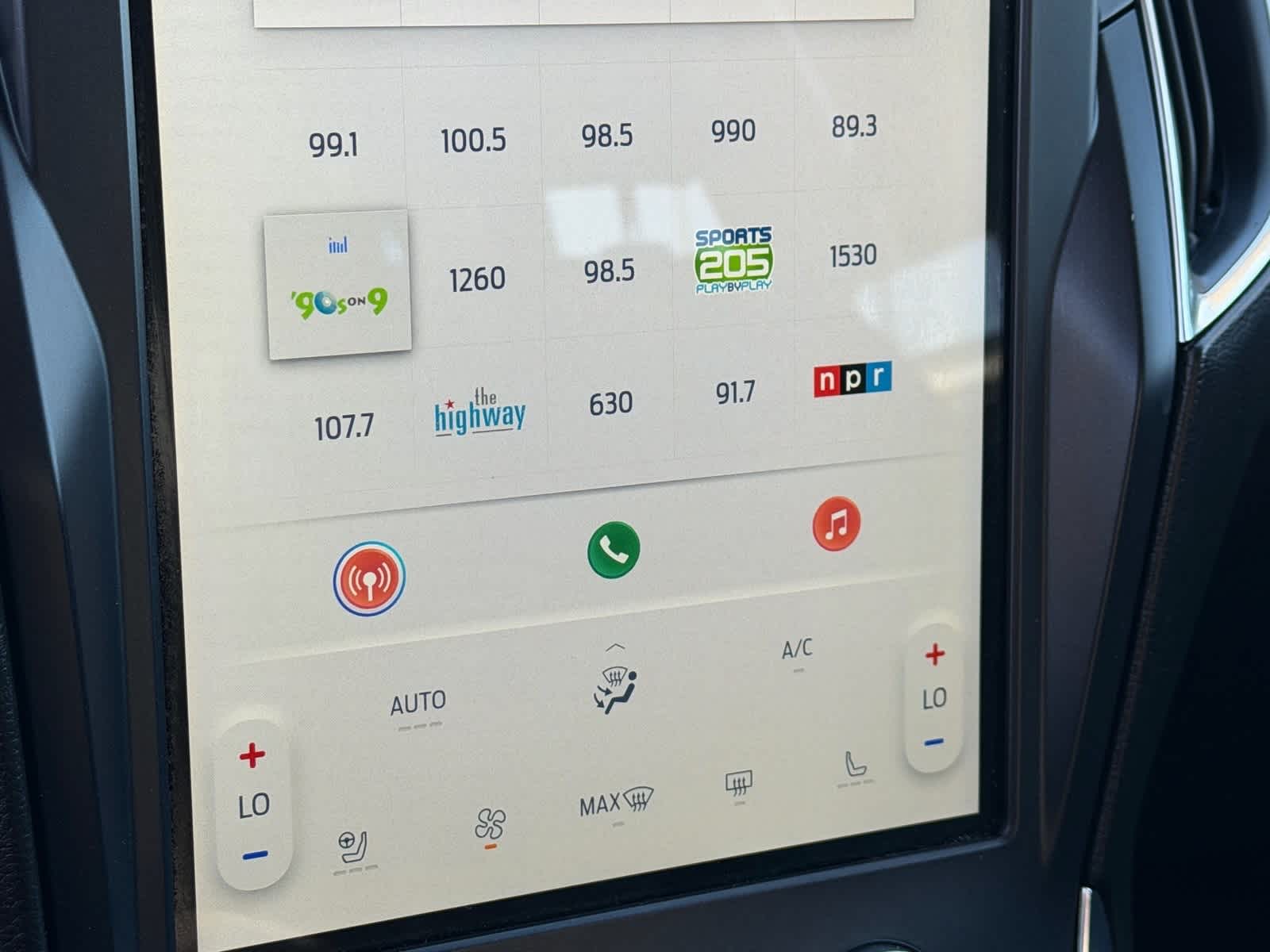 Thumbnail: 2022 Ford Edge - 21