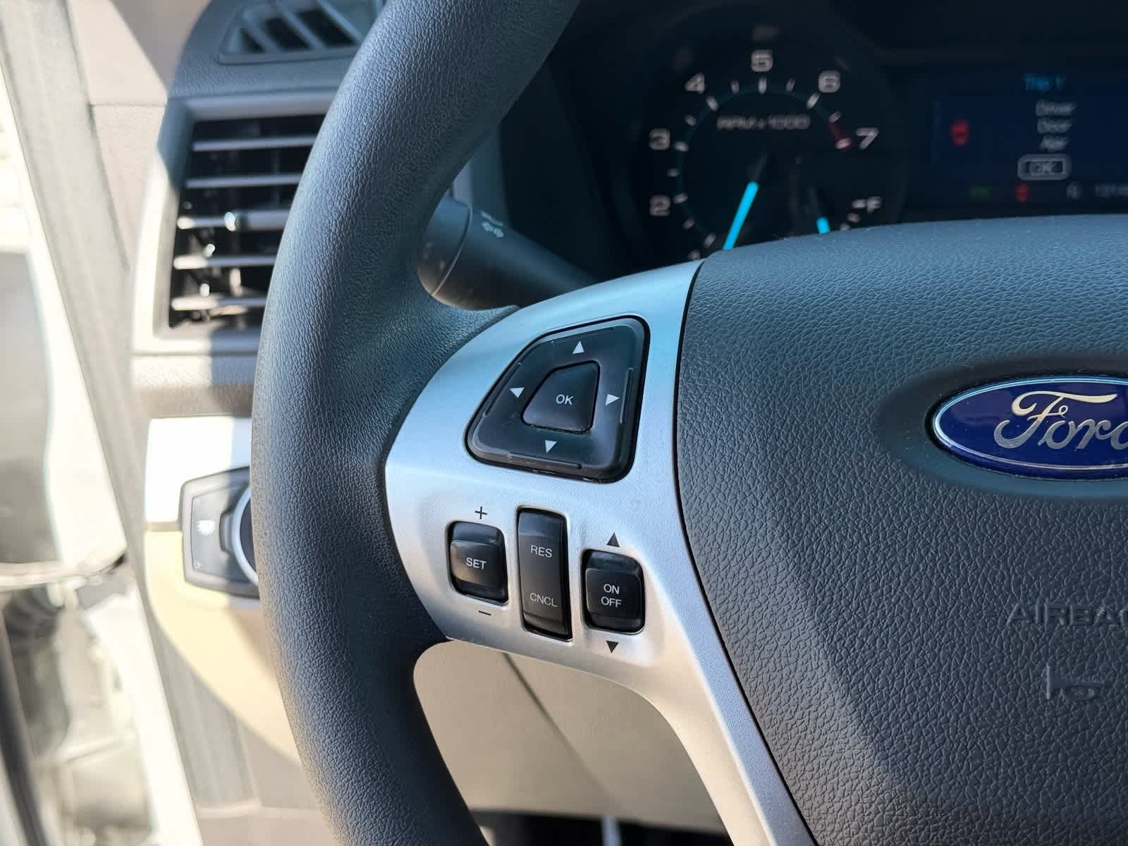 Thumbnail: 2015 Ford Explorer - 19