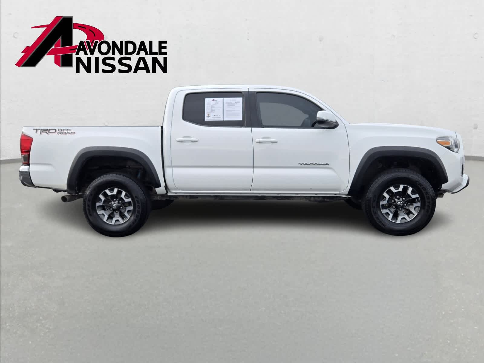 Thumbnail: 2017 Toyota Tacoma - 8