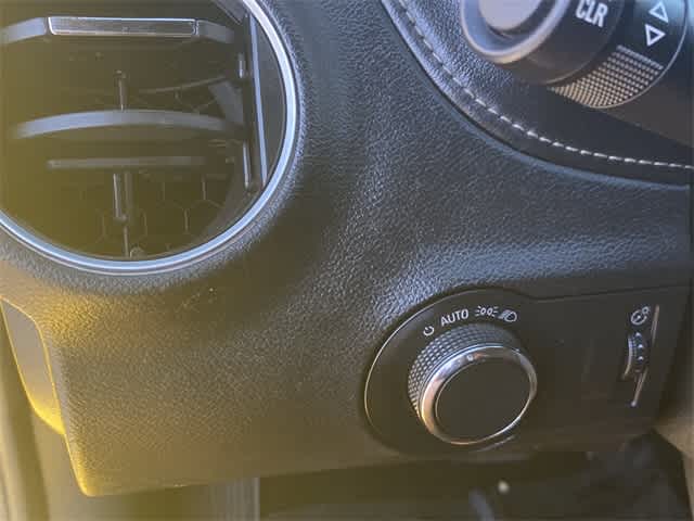 Thumbnail: 2015 Chevrolet Camaro - 31
