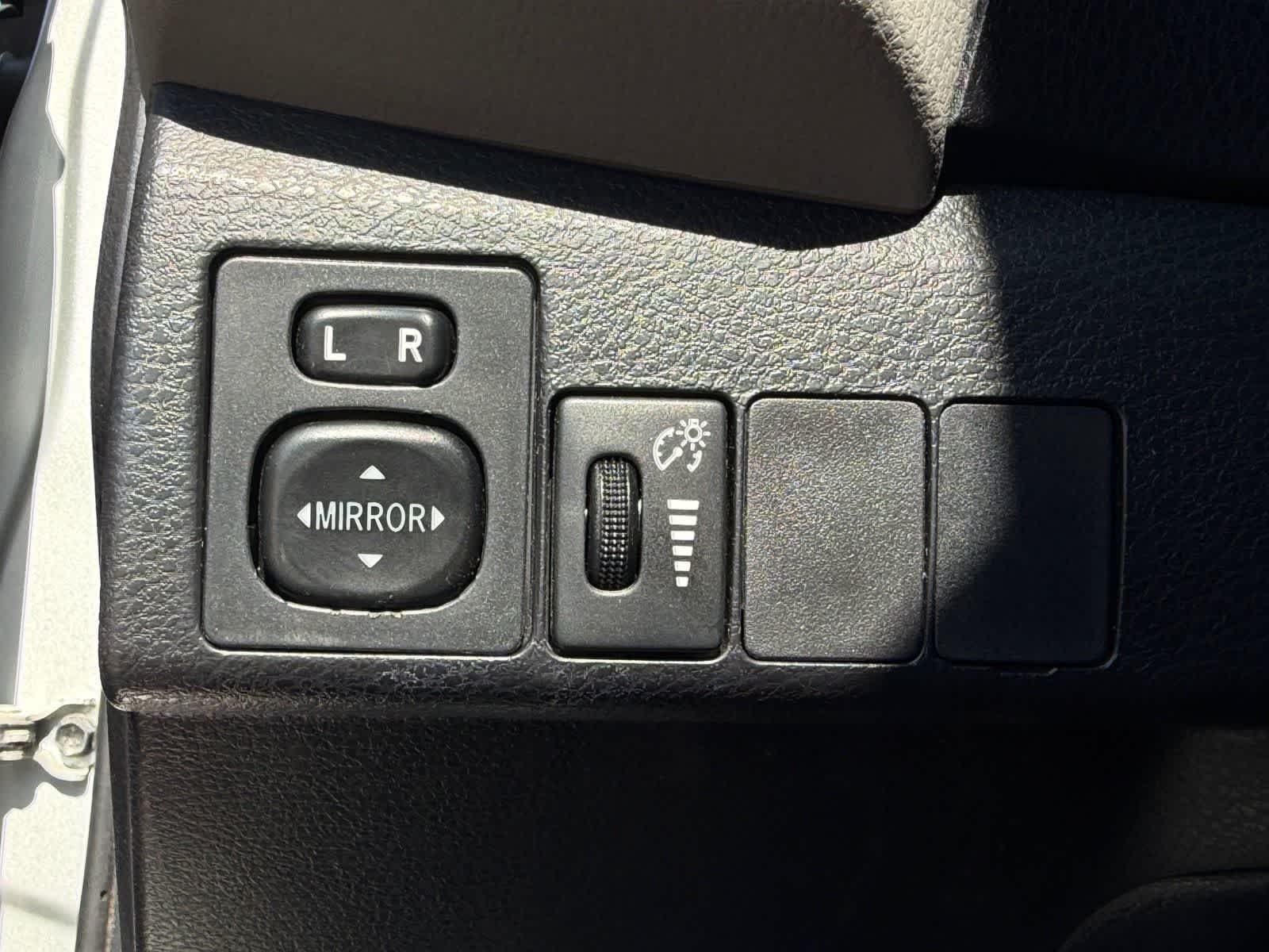 Thumbnail: 2016 Toyota Corolla - 16